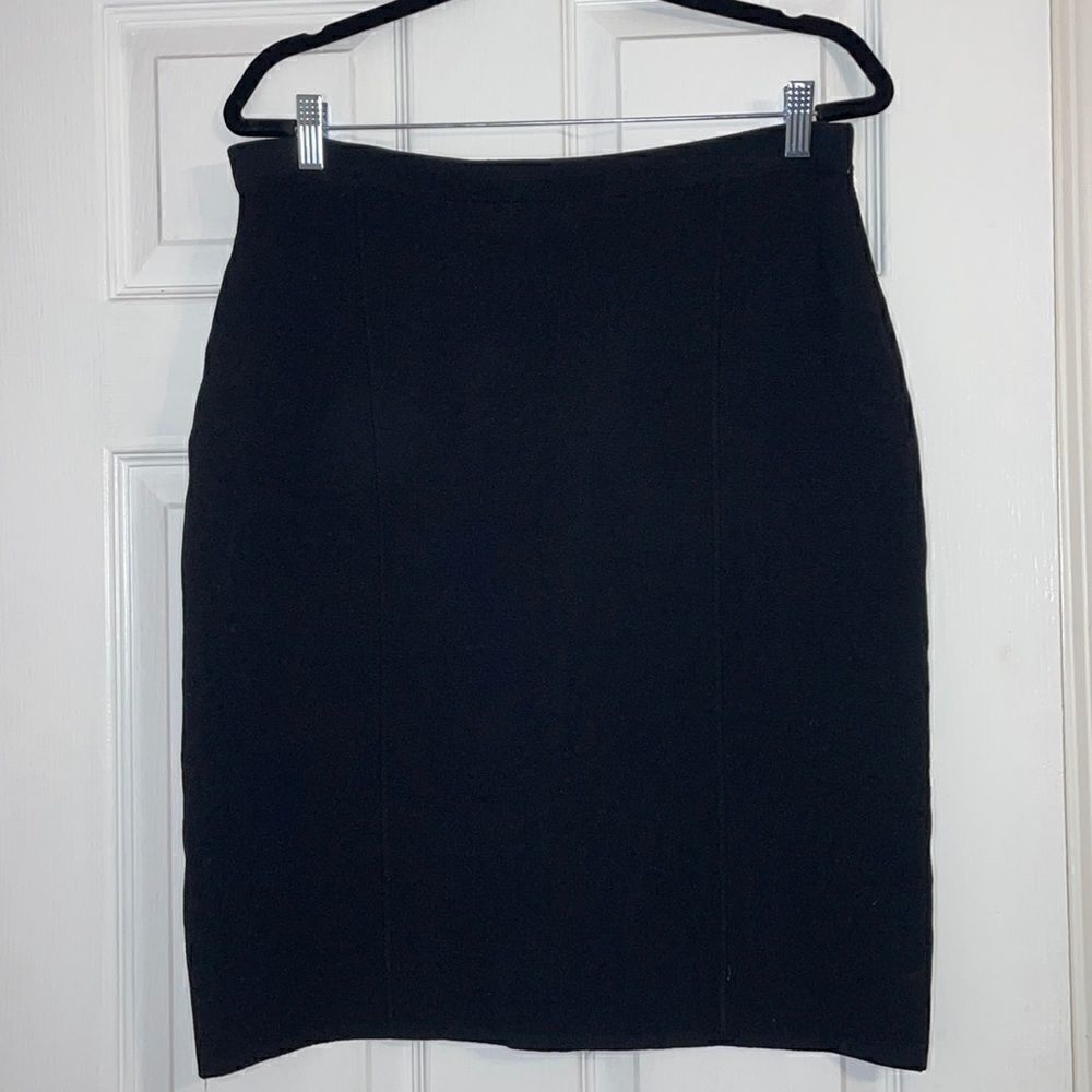 Clavin Klein skirt, Size Large‎